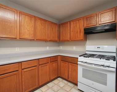 6208 Speyside Dr - Photo Thumbnail 9