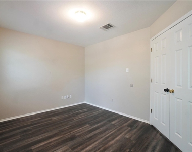 6208 Speyside Dr - Photo Thumbnail 14