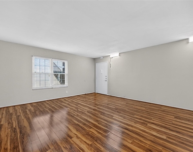 910 Duncan Ln - Photo Thumbnail 4