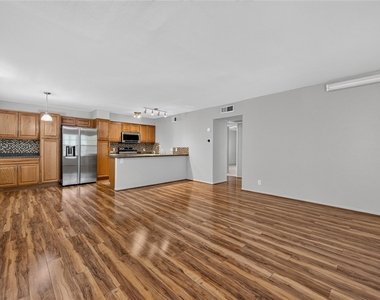 910 Duncan Ln - Photo Thumbnail 2