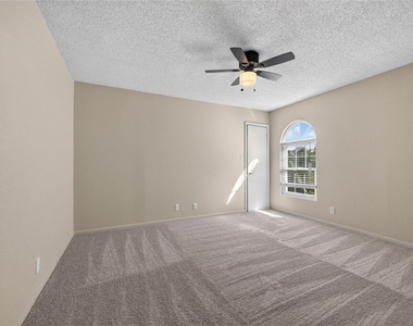910 Duncan Ln - Photo Thumbnail 11