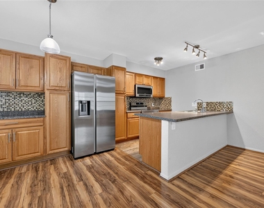 910 Duncan Ln - Photo Thumbnail 6
