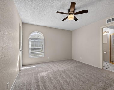 910 Duncan Ln - Photo Thumbnail 12