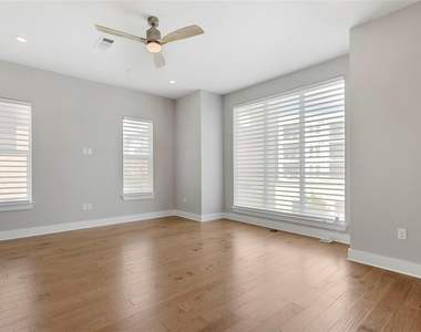 4501 Jackson Ave - Photo Thumbnail 6