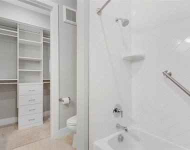 4501 Jackson Ave - Photo Thumbnail 8