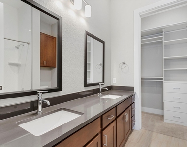 4501 Jackson Ave - Photo Thumbnail 7