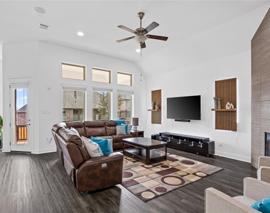 15513 La Catania Way - Photo Thumbnail 5
