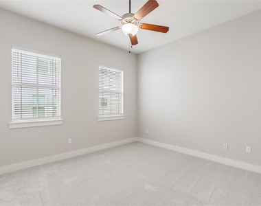 2520 Bluebonnet Ln - Photo Thumbnail 5
