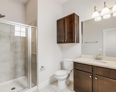 2520 Bluebonnet Ln - Photo Thumbnail 23