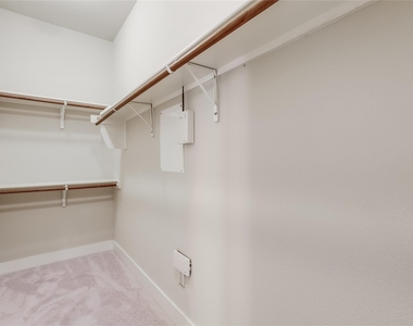 2520 Bluebonnet Ln - Photo Thumbnail 19