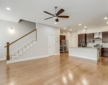 2520 Bluebonnet Ln - Photo Thumbnail 2