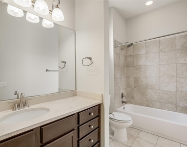 2520 Bluebonnet Ln - Photo Thumbnail 21