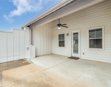 2520 Bluebonnet Ln - Photo Thumbnail 7