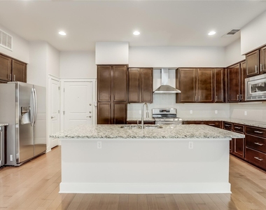 2520 Bluebonnet Ln - Photo Thumbnail 1