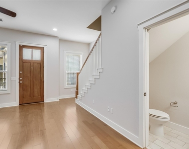 2520 Bluebonnet Ln - Photo Thumbnail 14