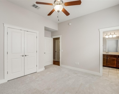 2520 Bluebonnet Ln - Photo Thumbnail 20