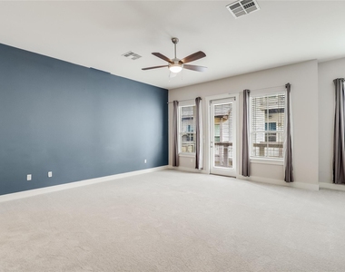 2520 Bluebonnet Ln - Photo Thumbnail 3
