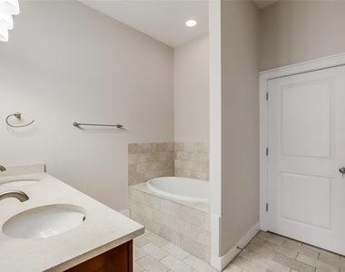 2520 Bluebonnet Ln - Photo Thumbnail 18