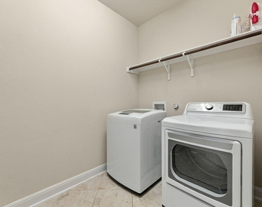 235 Senna Dr - Photo Thumbnail 17
