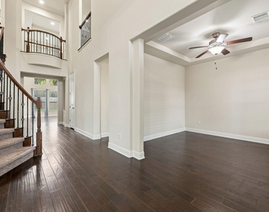 235 Senna Dr - Photo Thumbnail 3