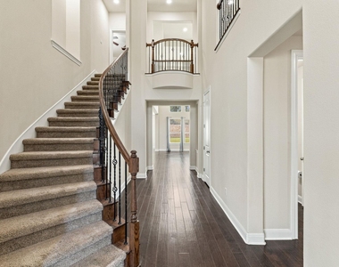235 Senna Dr - Photo Thumbnail 2