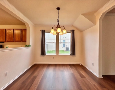 102 Adame Ln - Photo Thumbnail 5