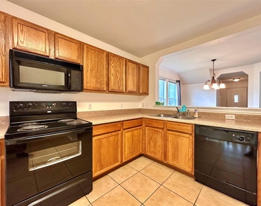 102 Adame Ln - Photo Thumbnail 11