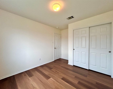 102 Adame Ln - Photo Thumbnail 13