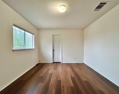 102 Adame Ln - Photo Thumbnail 22