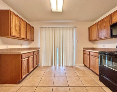 102 Adame Ln - Photo Thumbnail 12