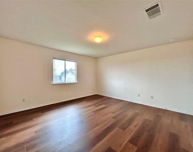 102 Adame Ln - Photo Thumbnail 18