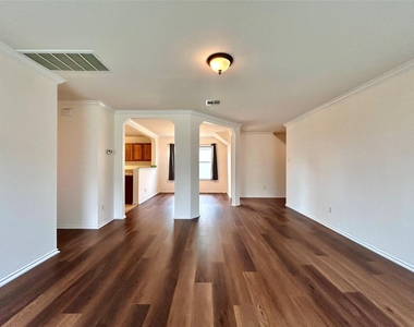 102 Adame Ln - Photo Thumbnail 3