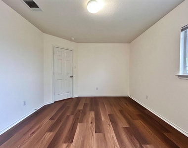 102 Adame Ln - Photo Thumbnail 21
