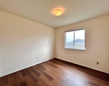 102 Adame Ln - Photo Thumbnail 17