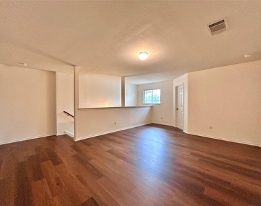 102 Adame Ln - Photo Thumbnail 14