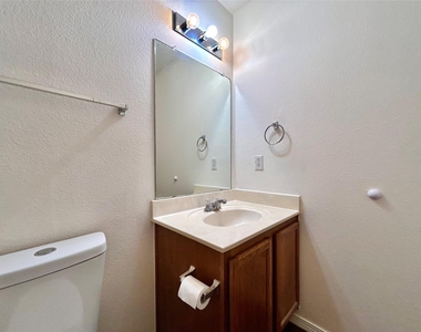 102 Adame Ln - Photo Thumbnail 27