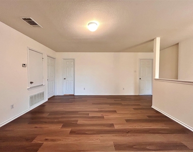 102 Adame Ln - Photo Thumbnail 15