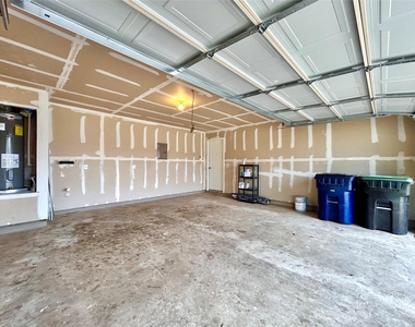 102 Adame Ln - Photo Thumbnail 32