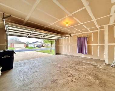 102 Adame Ln - Photo Thumbnail 33