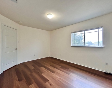 102 Adame Ln - Photo Thumbnail 19