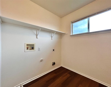 102 Adame Ln - Photo Thumbnail 36