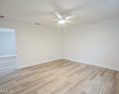 44259 Artesian Boulevard - Photo Thumbnail 9
