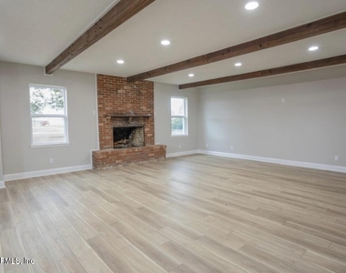44259 Artesian Boulevard - Photo Thumbnail 2