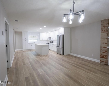44259 Artesian Boulevard - Photo Thumbnail 4