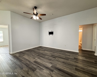 9302 Prosperity Lake Drive - Photo Thumbnail 7