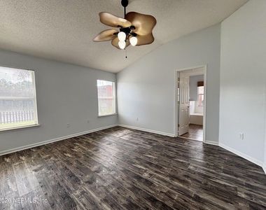 9302 Prosperity Lake Drive - Photo Thumbnail 17