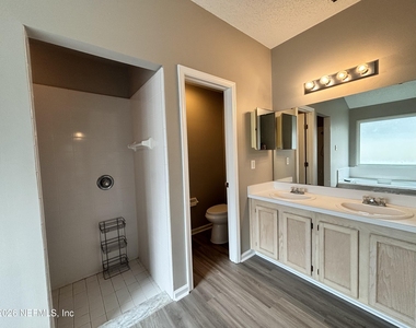 8095 Tessa Terrace E - Photo Thumbnail 24