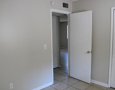 5136 Westchase Court - Photo Thumbnail 9