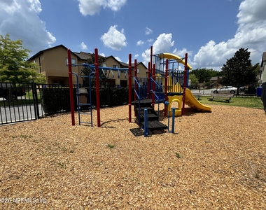 617 Drake Bay Terrace - Photo Thumbnail 24