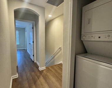 617 Drake Bay Terrace - Photo Thumbnail 11